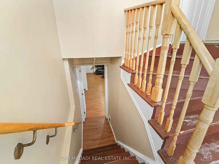 87 Rundle Cres — Photo 16