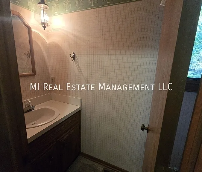 1268 Oakhampton Rd — Photo 13