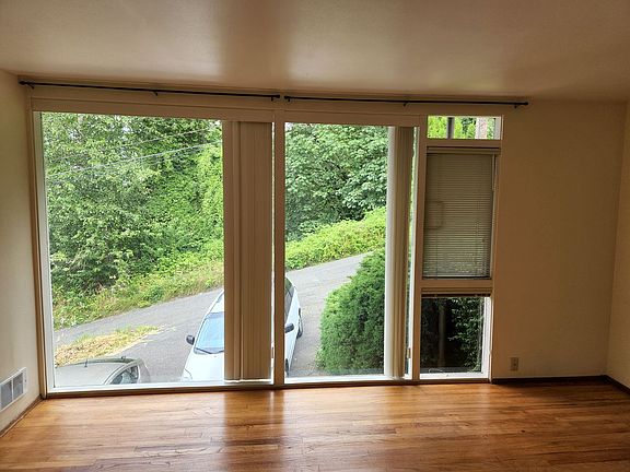 5th image of 2711 4th Ave N #2709