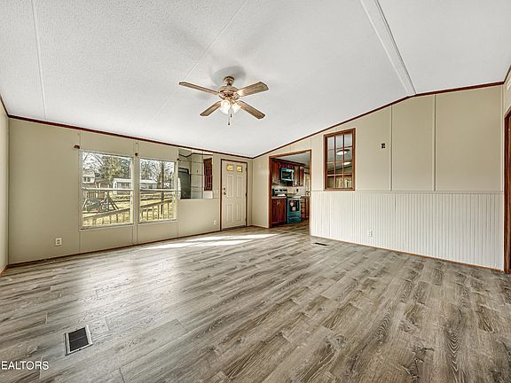 5th image of 1217 Spruce Dr