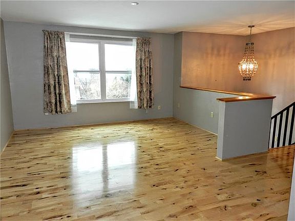 5th image of 9 Torrington Dr