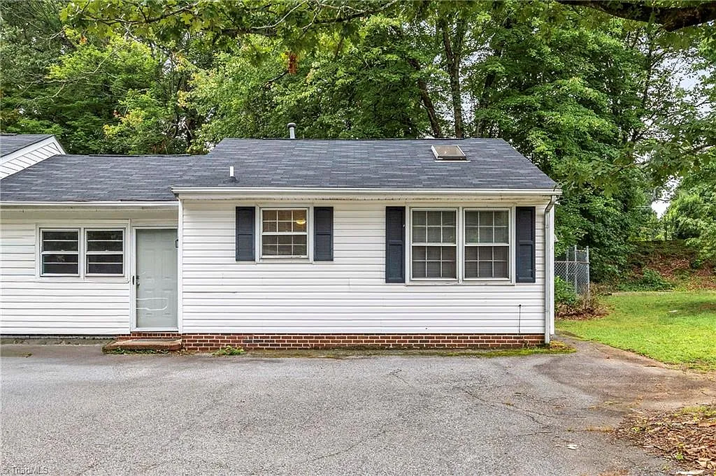 1 bed, 1.0 bath, $1,100 — Photo 1