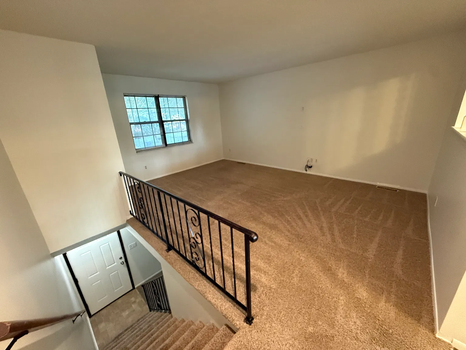 3 bed, 1.5 bath, 2696 sqft, $1,500 — Photo 4