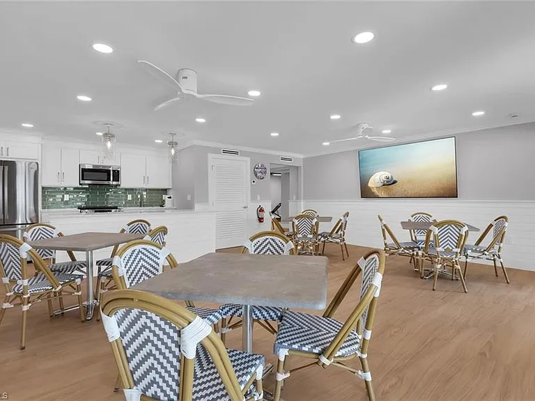 3200 Gulf Shore Blvd N #105 — Photo 23