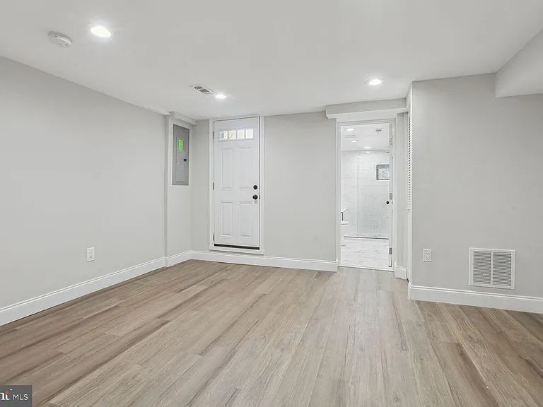 1513 N Kenwood Ave — Photo 11