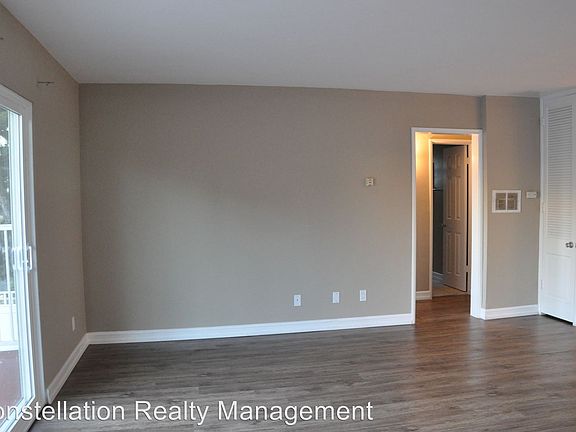 4th image of 382 1/2 Rosecrans St