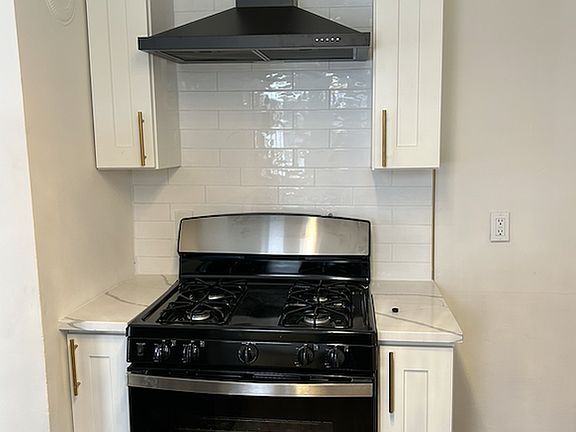 4th image of 1328 W 110th St #B