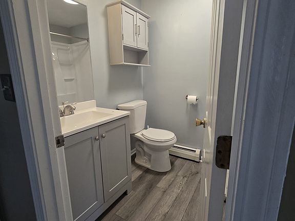 5th image of 7 Karen Ln #B