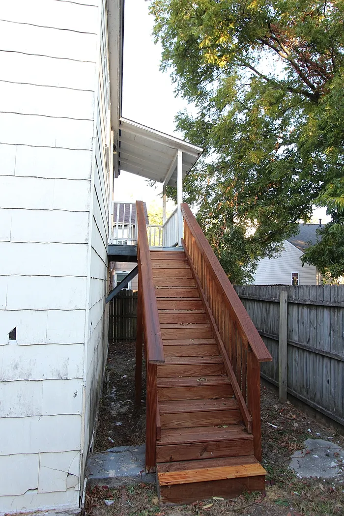 Building Photo - 234 1/2 Saluda St
