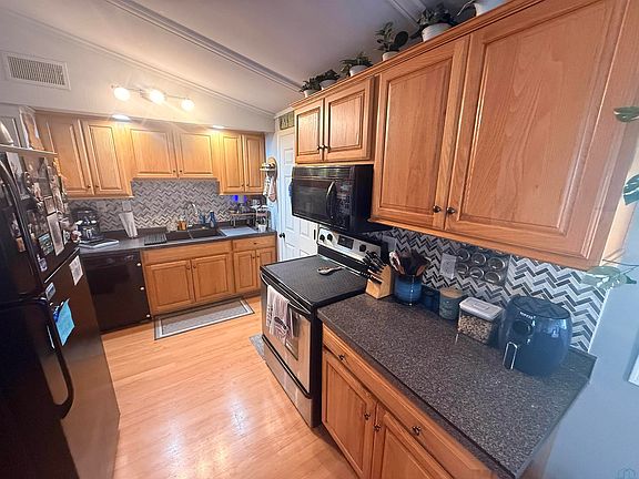 5th image of 14 Bancroft Ct