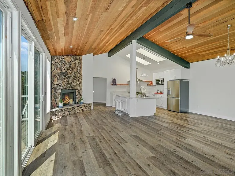 1935 Nautilus St — Photo 15