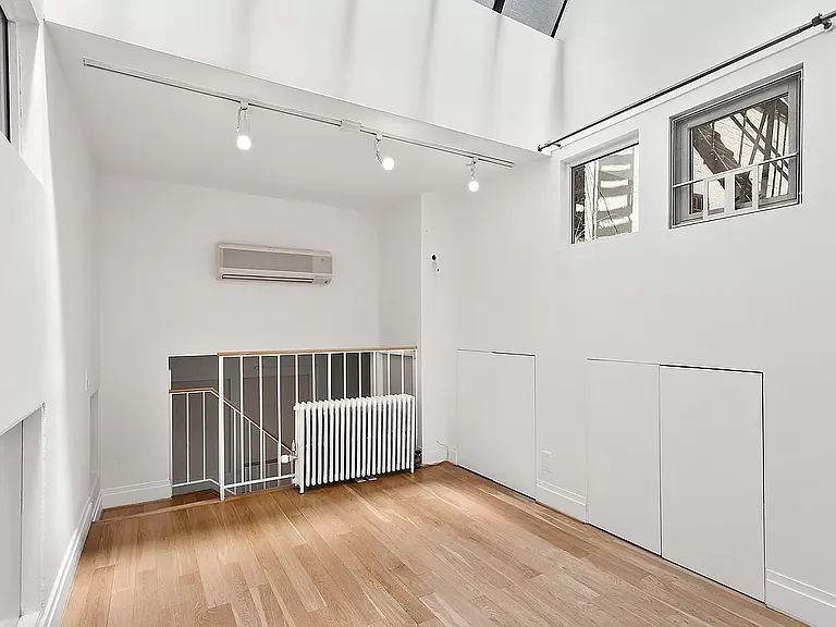 132 W 23rd St #2 — Photo 7