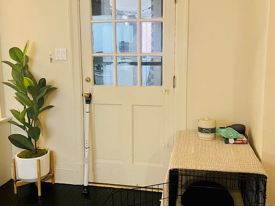 Private entrance to back patio.