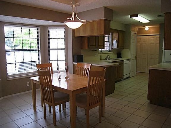 4th image of 1605 Wellington Dr