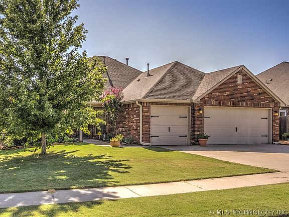 3rd image of 14735 Courtney Dr