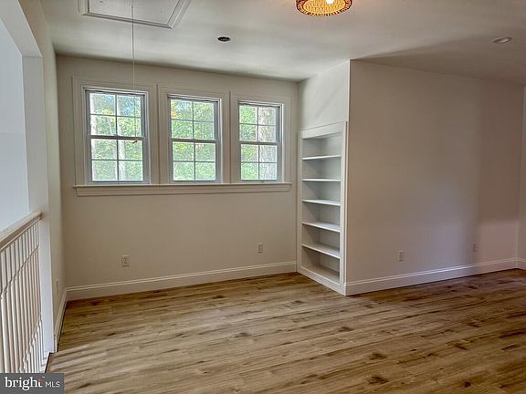 4th image of 39 Neale Dr