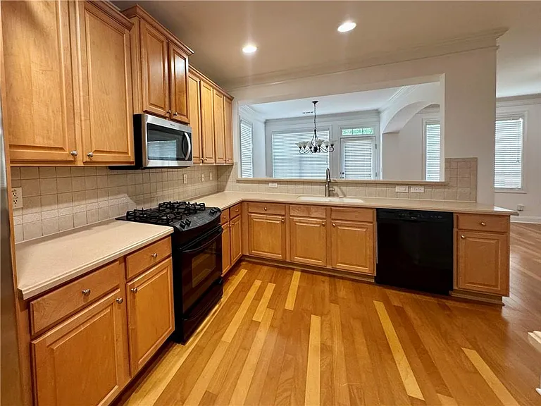 2545 Gadsen Walk — Photo 10