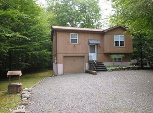 4121 Winona Dr, Pocono Lake, PA 18347
