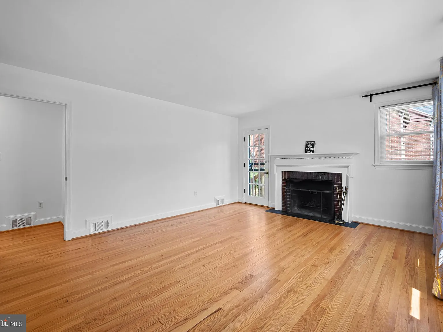 4 bed, 2.5 bath, 2118 sqft, $3,750 — Photo 3