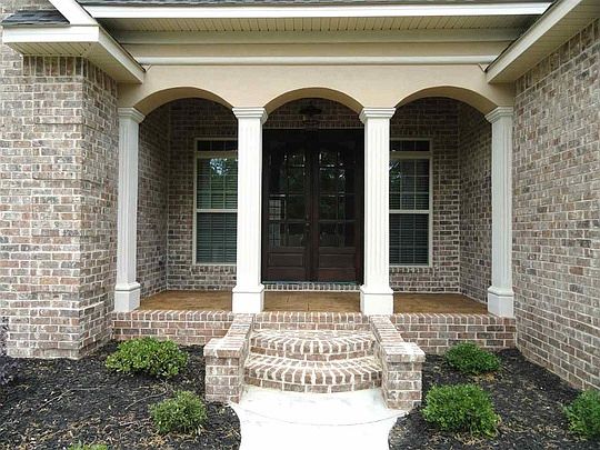 3rd image of 402 Taylor Elaine Dr