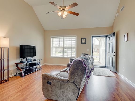 5th image of 8411 Manor Farm Dr