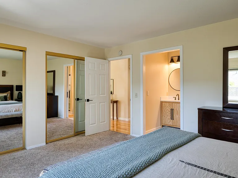 2310 S Hampton Cir — Photo 27