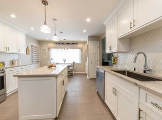 127 Wright Rd, Rockville Centre, NY 11570