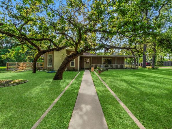 19348 E Lakeshore Dr, Magnolia, TX 77355