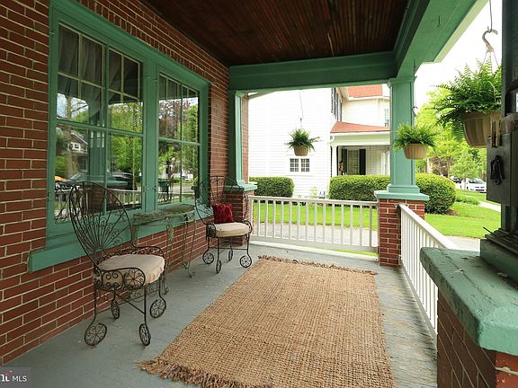 5th image of 378 E Curtin St