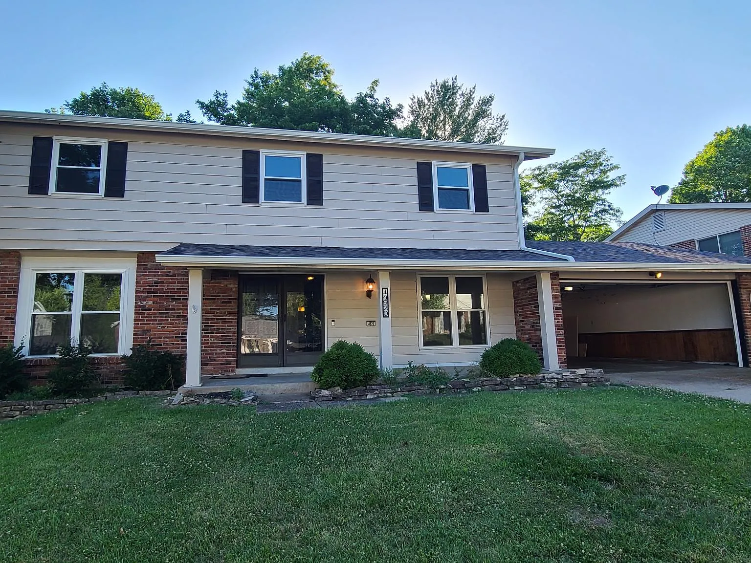 4 bed, 2.5 bath, 2042 sqft, $2,690 — Photo 1