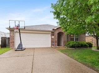 724 Kingfisher Ln, Leander, TX 78641