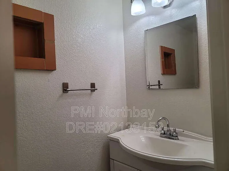 2140 Woolner Ave #D — Photo 16