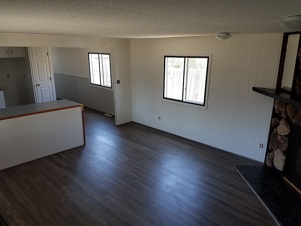 Living Room/ Kitchen Hall