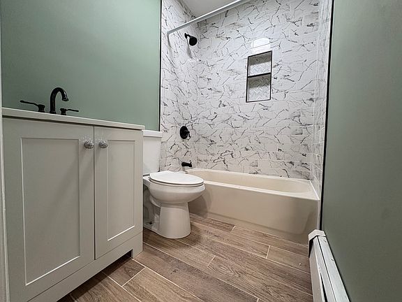 2nd image of 429 John St #2