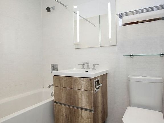 5th image of 123 E 54th St APT 5F