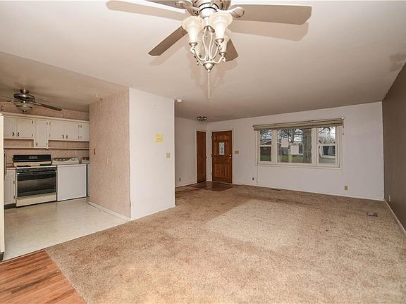 3rd image of 903 W Walnut Dr