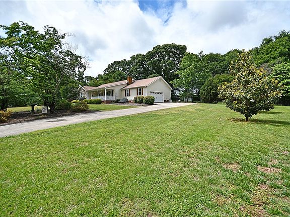 2nd image of 208 Sheffield Ct