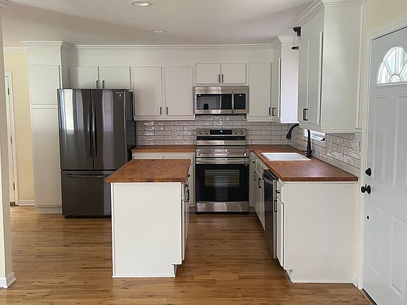 5th image of 2504 Briar Oak Dr