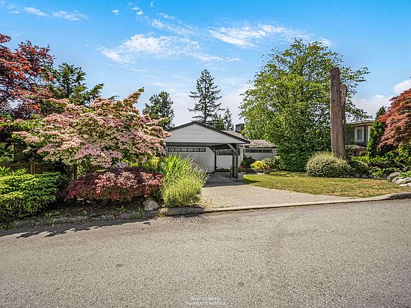 2nd image of 947 Evergreen Pl