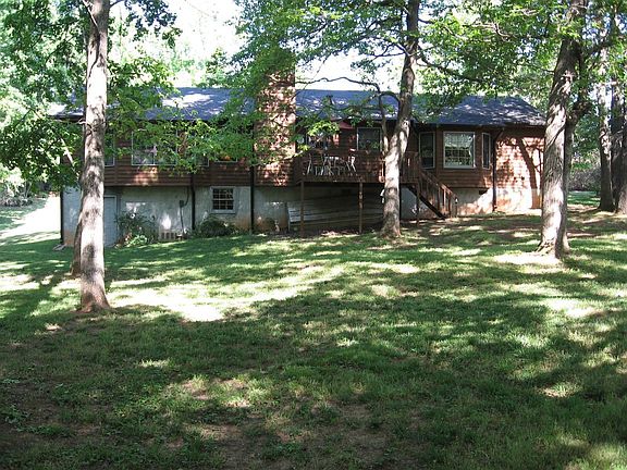 2nd image of 608 Cloudland Dr
