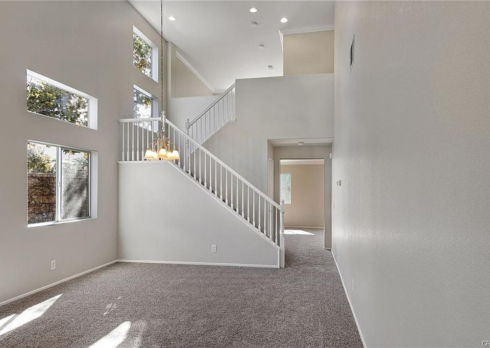 1st image of 130 Tamarack Dr