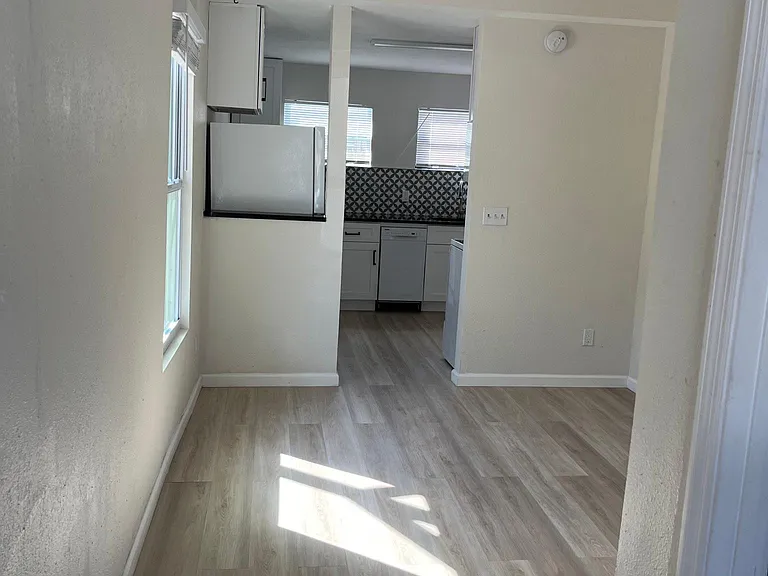 2351 2nd Ave N #B — Photo 2