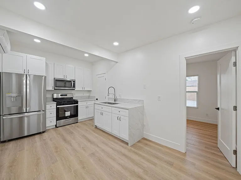 6842 Estrella Ave — Photo 4