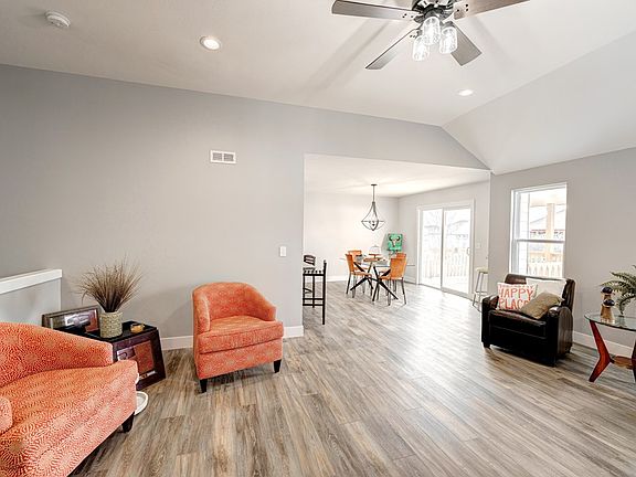 4th image of 2534 Rosebud Ln