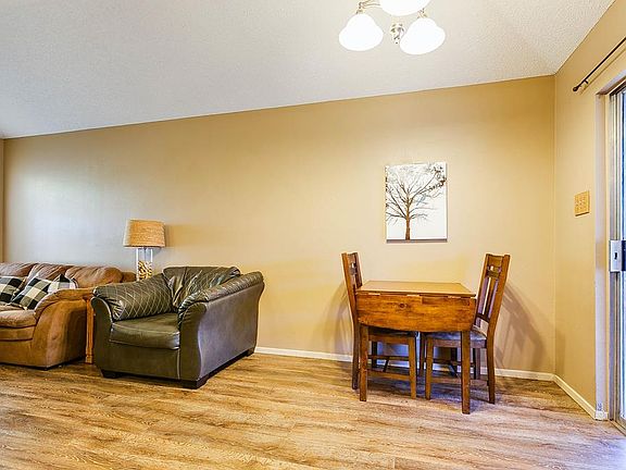 5th image of 451 Mimosa Dr