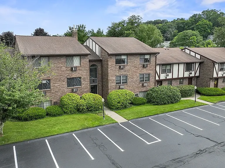 Tudor Glen Village — Photo 7