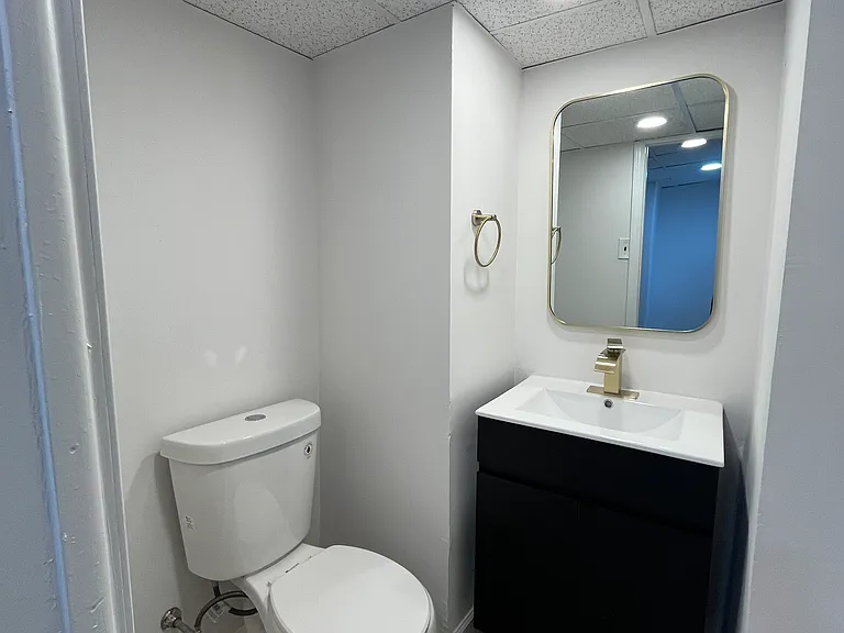 5856 Walton Ave — Photo 32