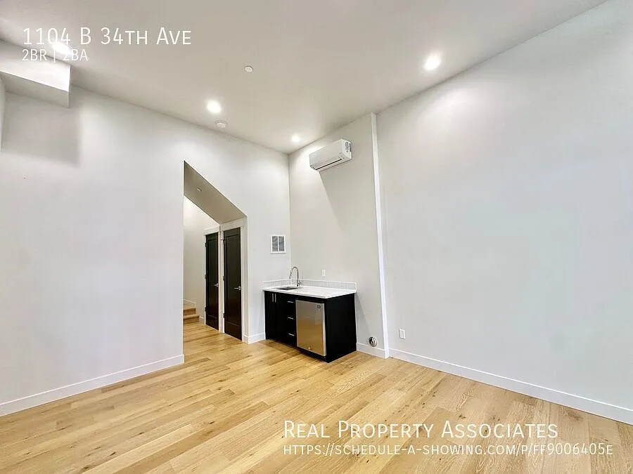 Brand New Modern Townhome In Madrona — Photo 2