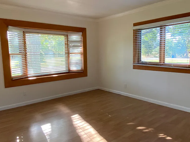 23443 Hamilton Ave — Photo 12