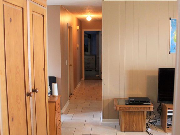 5th image of 3629 Red Oak Cir W